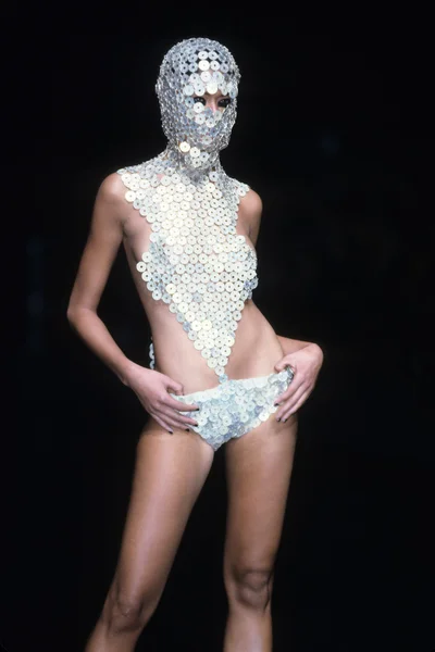 Look 10